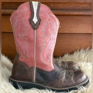 Ariat Showbaby Western Brown Oiled Boots in Rowdy and Rose Color